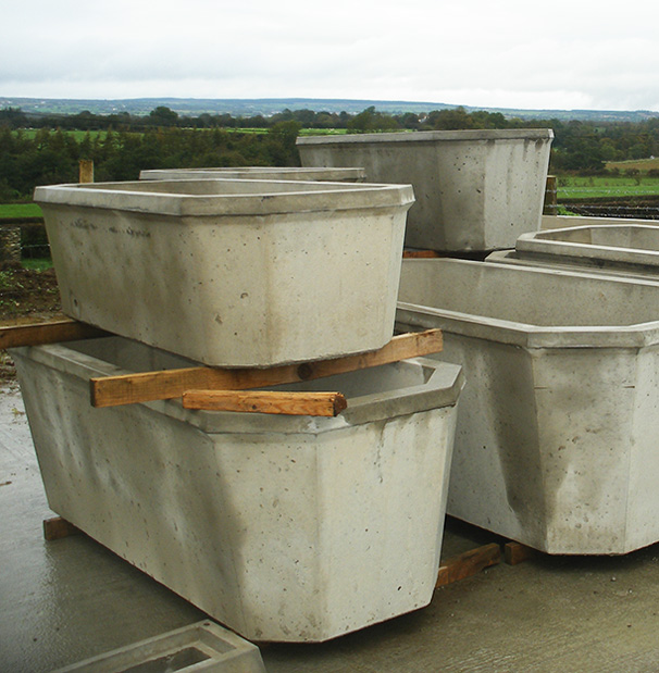 Fast flowing drinking troughs
